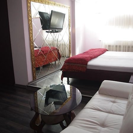 צ'יסינאו Emperum Nelson Hotel מראה חיצוני תמונה