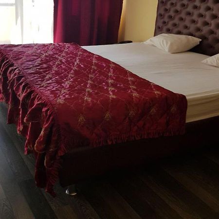 צ'יסינאו Emperum Nelson Hotel מראה חיצוני תמונה