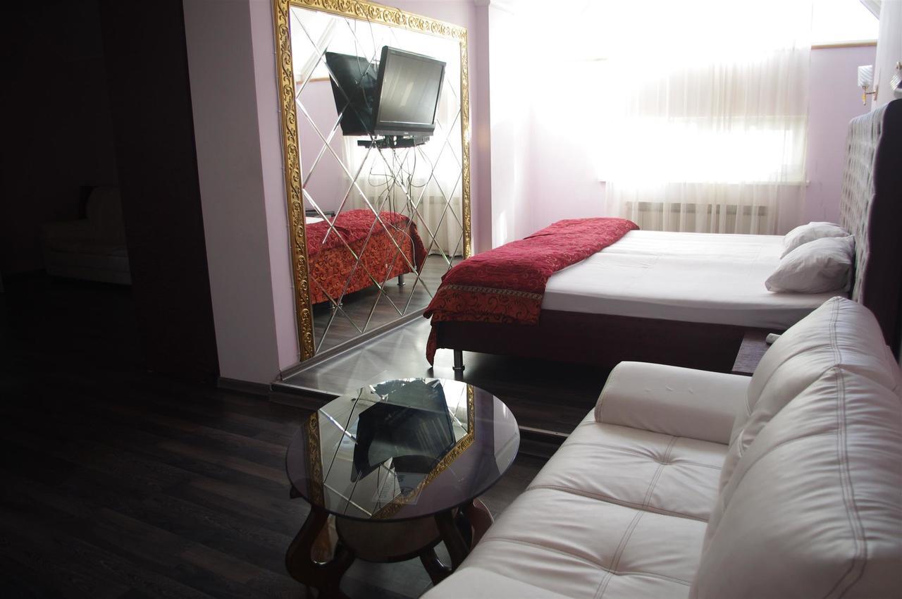 צ'יסינאו Emperum Nelson Hotel מראה חיצוני תמונה