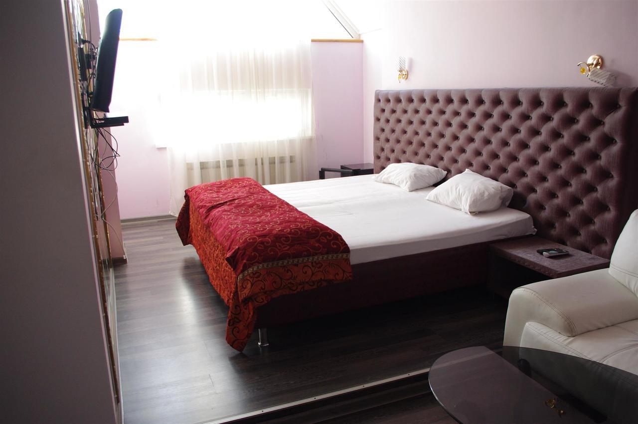 צ'יסינאו Emperum Nelson Hotel מראה חיצוני תמונה