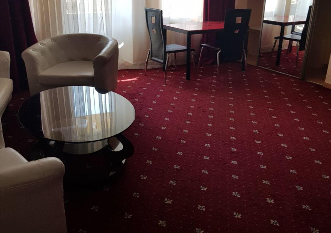 צ'יסינאו Emperum Nelson Hotel מראה חיצוני תמונה