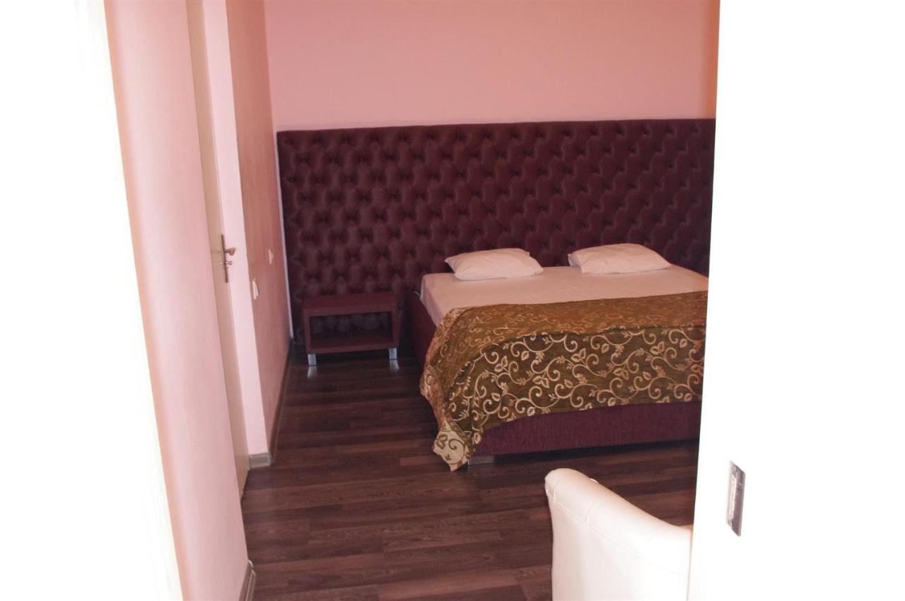 צ'יסינאו Emperum Nelson Hotel מראה חיצוני תמונה