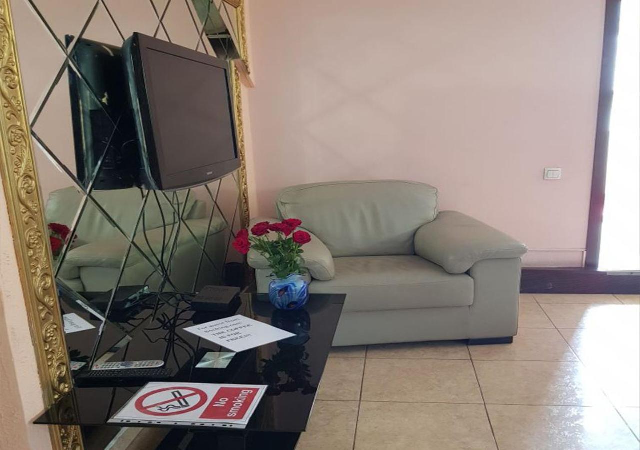 צ'יסינאו Emperum Nelson Hotel מראה חיצוני תמונה