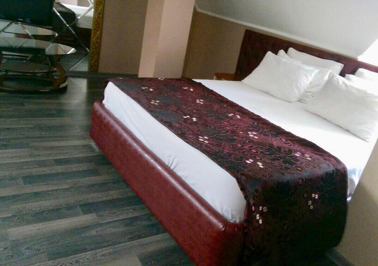 צ'יסינאו Emperum Nelson Hotel מראה חיצוני תמונה