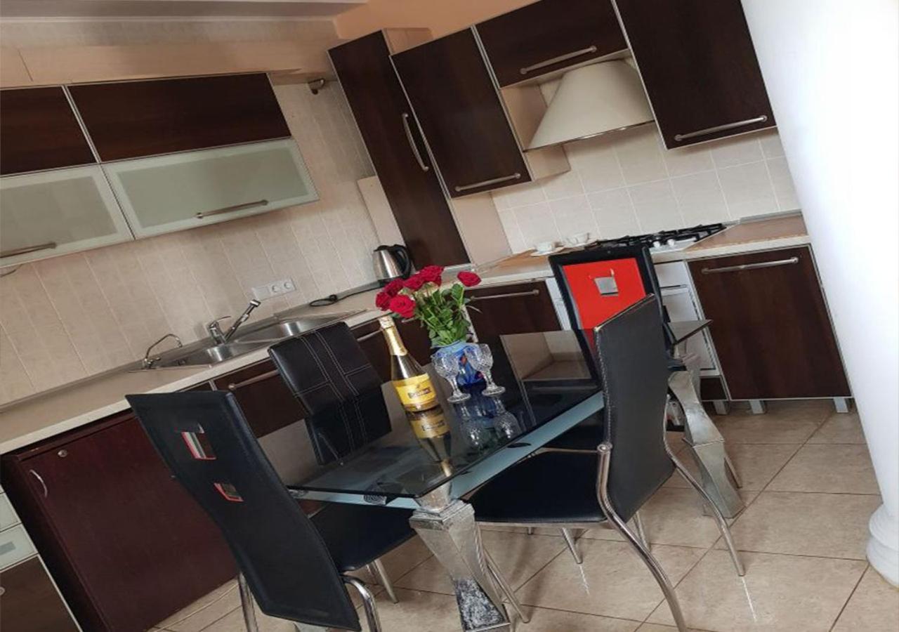 צ'יסינאו Emperum Nelson Hotel מראה חיצוני תמונה