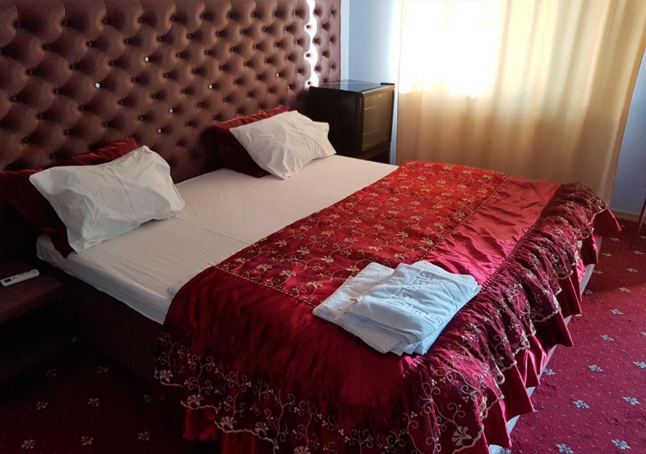 צ'יסינאו Emperum Nelson Hotel מראה חיצוני תמונה